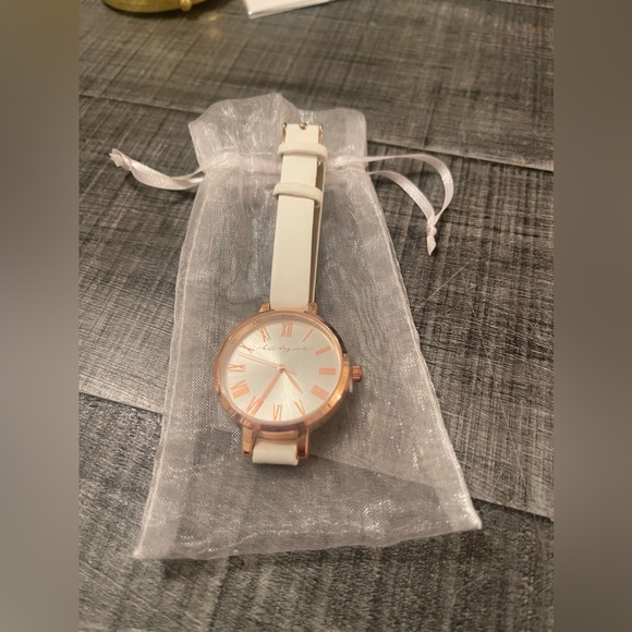 Bride Gift Set - Picture 10 of 12